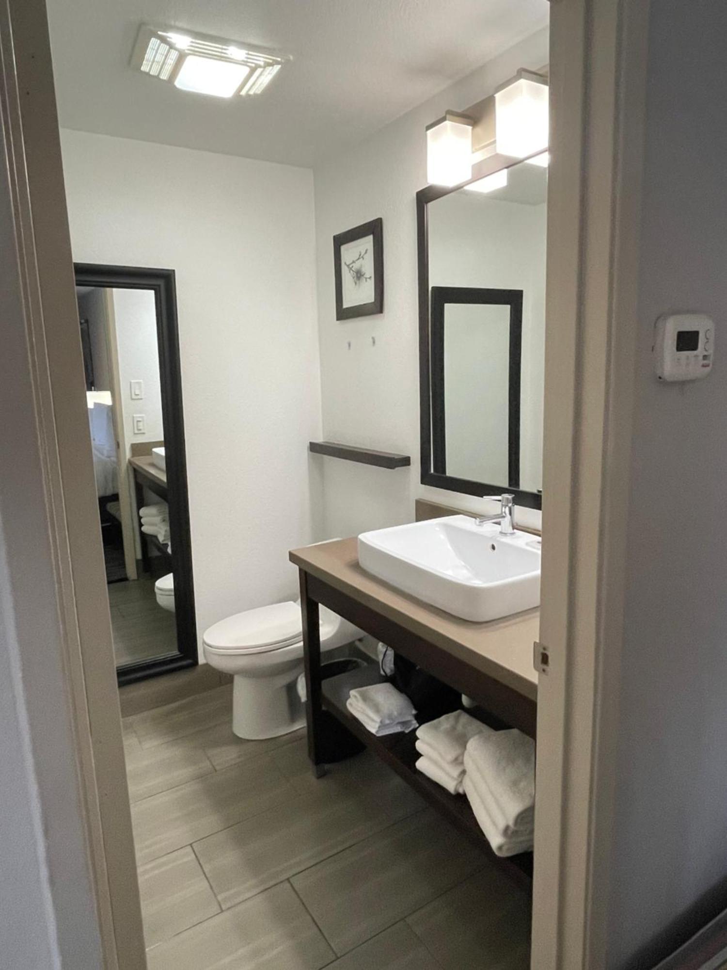Country Inn & Suites By Radisson, Bakersfield, Ca Eksteriør billede